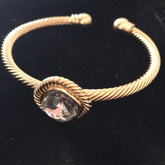 Jewelry - ❗️BOGO❗️🆕Gold colored cuff bracelet🆕